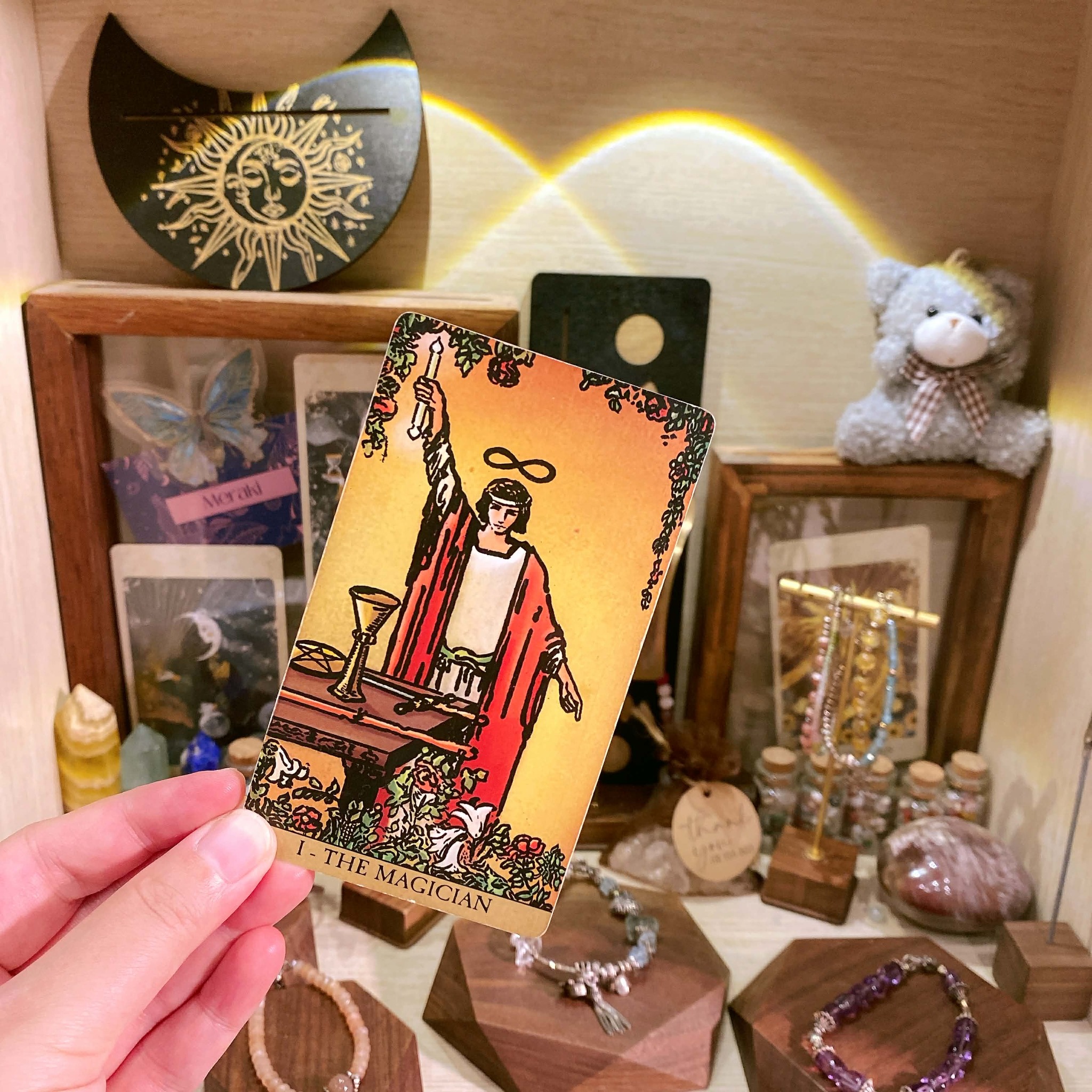 LÁ THE MAGICIAN: SỰ KIỆT SỨC KHI LIÊN TỤC PHẢI “LÀM PHÉP” CHỨNG TỎ MÌNH